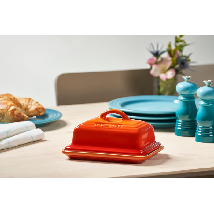Le Creuset Stoneware Butter Dish, 900 g, 17 x 12.5 x 9 cm, Flame