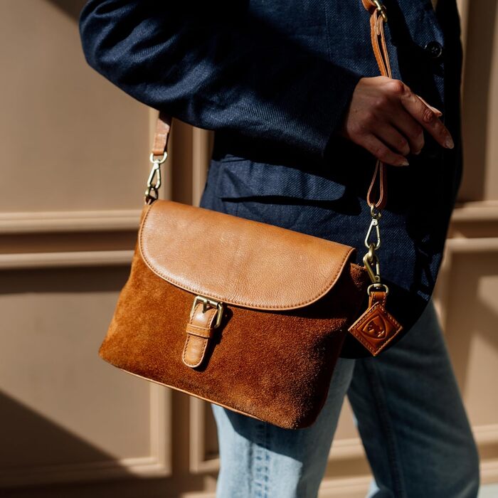 Сумка через плече Berliner Bags Catalina Vintage з натуральної шкіри коньякового кольору для жінок. Компактна крос-боді сумка з магнітною застібкою.