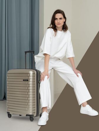 Чемодан на колесах середнього розміру з жорстким корпусом, 66 см, розширюється до 75 літрів, з TSA-замком, з поліпропілену (Collection 04), колір шампань металік