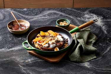 Сковорода Le Creuset Signature чавунна з дерев'яним ручками, 28 см, Bamboo