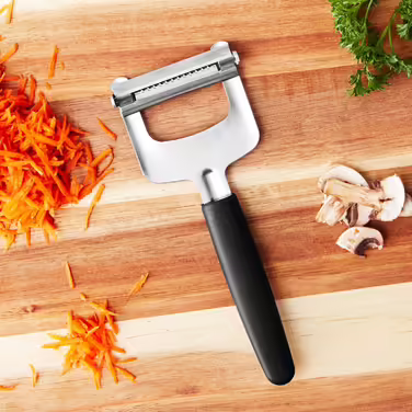 Овочечистка-джульєн з нержавіючої сталі Mercer Culinary M15960, чорна