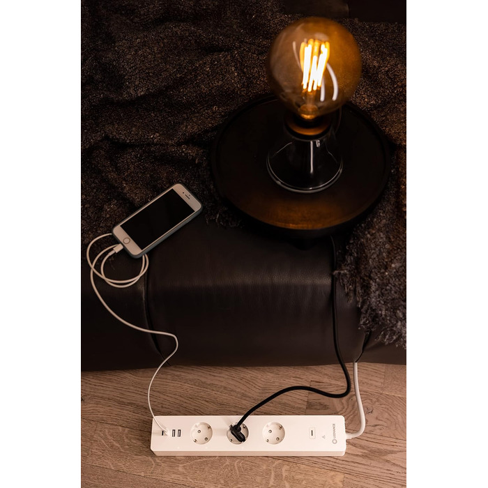 LEDVANCE Розумна мережева розетка з Wi-Fi, 3 розетки з USB, захист від перевантаження та стрибків напруги, керування через додаток, Alexa та Google, для дому