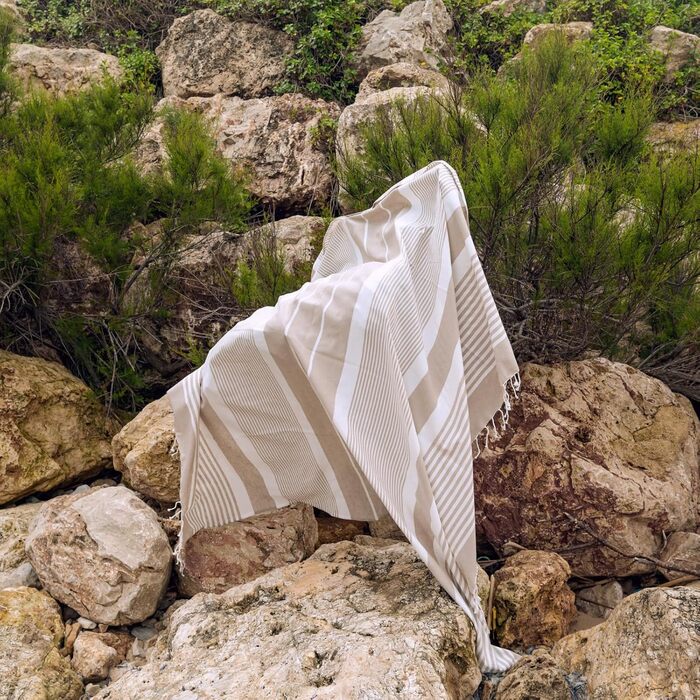 Пляжна хустка-ковдра MOMOMUS XXL бежева 210x240 см - велика, легка, компактна, в бохо стилі, для пікніка та кемпінгу