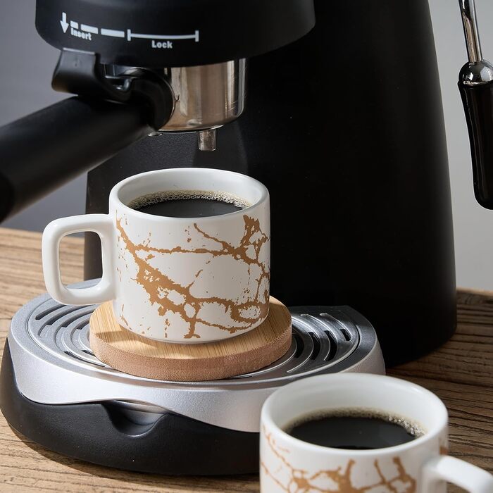 Набір порцелянових еспресо-чашок з блюдцями та металевою підставкою LUKA (4 шт.), 118 мл, мармуровий білий