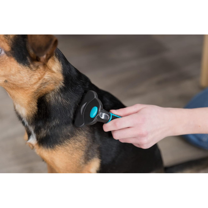 Тріксі Щітка-гребінець для вичісування та розрідження шерсті коротко- та жорсткошерстих порід - змінна головка, лезо з нержавіючої сталі, гумовий пластиковий грифель, чорний/синій, 7 x 15 см, для собак та котів