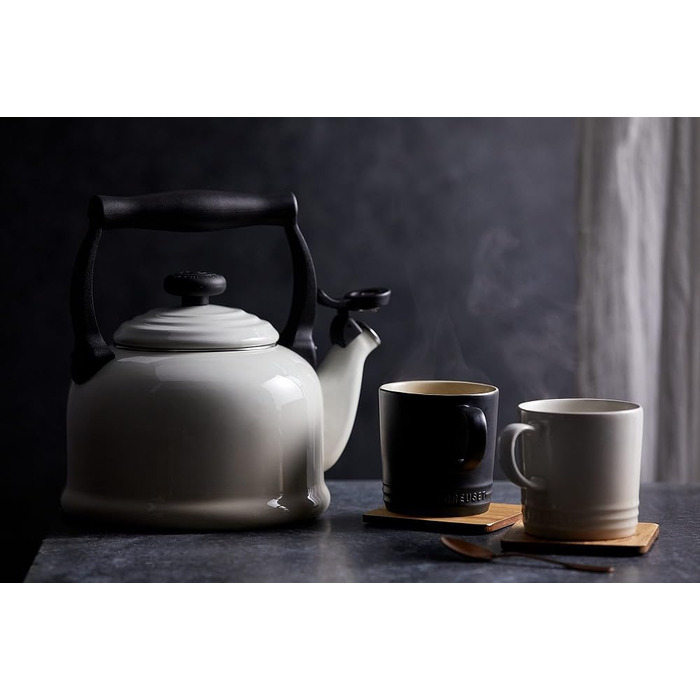 Le Creuset Kettle Tradition, Capacity: 2.1 l, Enameled Steel, Meringue, 40102027160000
