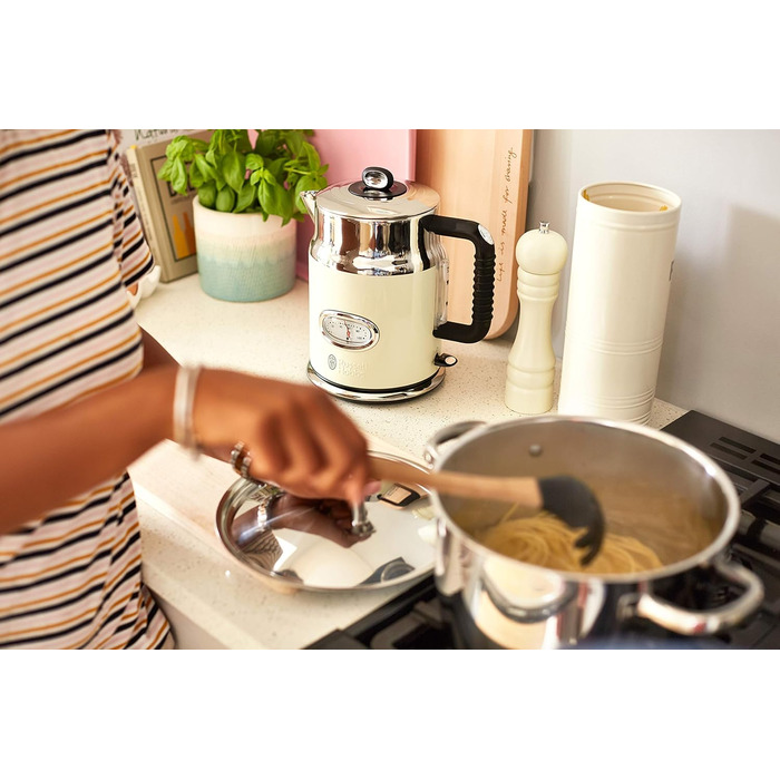 Електричний чайник Russell Hobbs 1.7л, 2400W, Retro Creme, з регулюванням температури, LED-дисплей, нержавіюча сталь