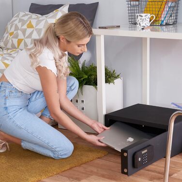 Сейф Yale YSEB400EG1 електронний з LCD-дисплеєм, сталевий, 38.5л, захист від взлому