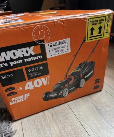 Акумуляторна газонокосарка WORX WG779E.1 40V, чорно-помаранчева
