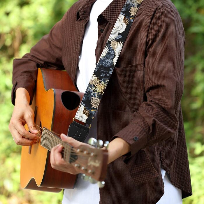 Японський гітарний ремінь Nefelibata з бавовни для акустичної гітари, укулеле, адаптер для голівки грифа в подарунок, медіатор та замок для ремінця. Регулювання від 38' до 64'. Дизайн: Хризантеми