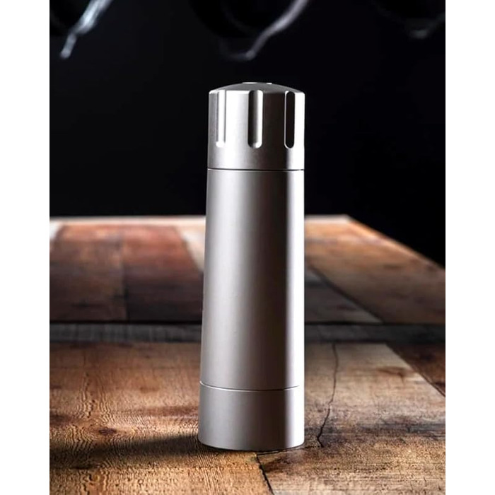 MANN KITCHEN Salt Cannon Salzmühle Professional Heavy Duty Refillable and Adjustable Coarseness High-Performance Manual Salt Grinder 10 x Salt for Steaks, BBQ and more