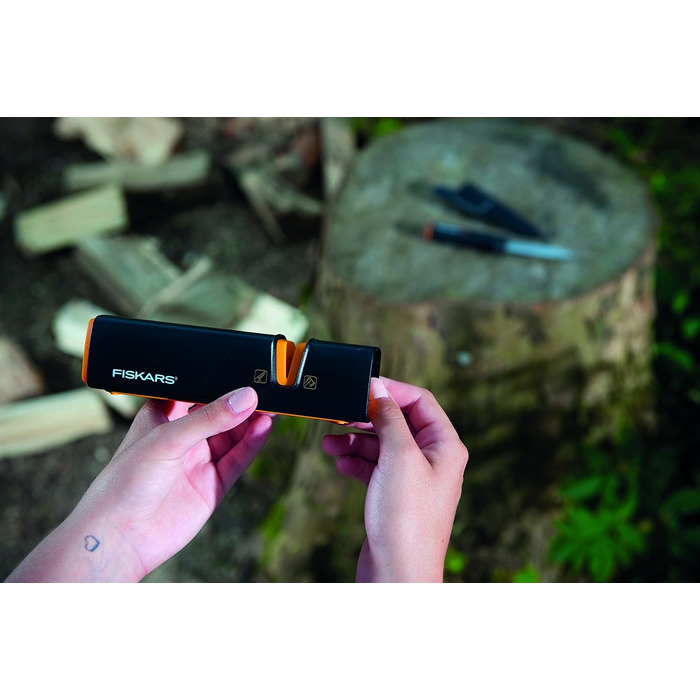 Точилка для ножів Fiskars Xsharp: керамічний точильний елемент, корпус з скловолокна, чорний/помаранчевий