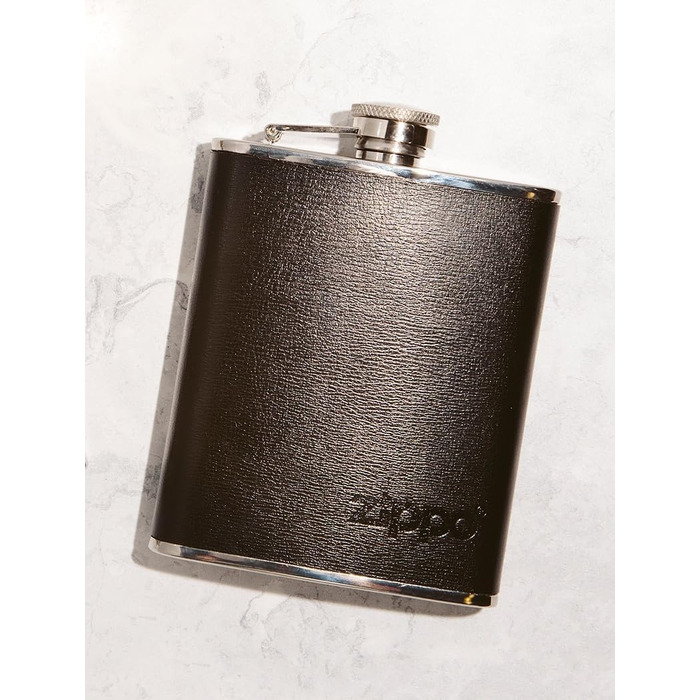 Фляга Zippo з нержавіючої сталі в шкіряному чохлі, 177 мл, колір мокко — ідеальна для походів та активного відпочинку