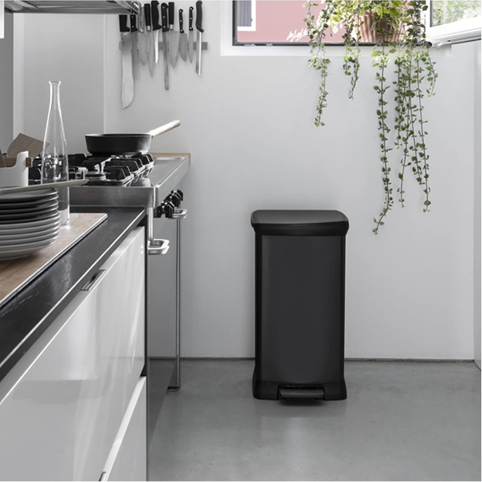 Сміттєвий відро Curver Deco Bin 50Л для кухні з педаллю, системою Soft-Close та герметичною кришкою, чорний металік