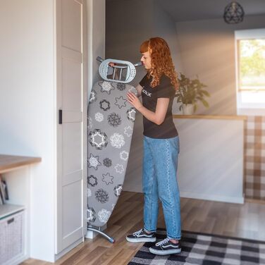 Відкидна гладильна дошка KADAX 120x38 см з металевою сіткою, регульована висота, з підставкою для праски (сіра)