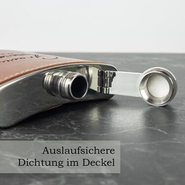 Гравійований фляготримач у шкіряній обкладинці з 2 чашами та воронкою в подарунковій коробці