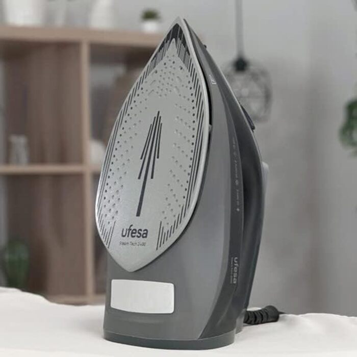 Праска дорожня Ufesa PV0500, 1100W, з нержавіючою підошвою, подвійне напруження 110-230V, з функцією пара, компактна