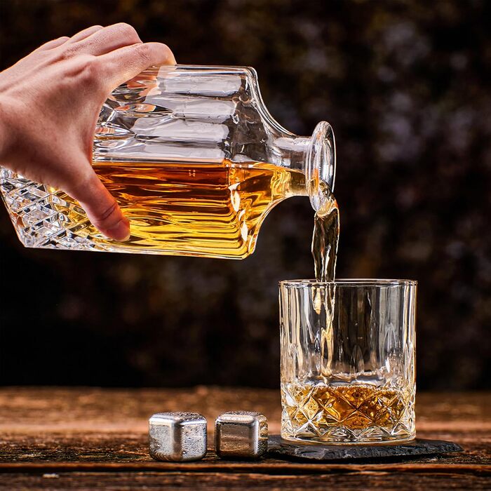 Whiskey Carafe Set - Whiskey Gift Set - Gifts for Men - Men's Gifts Gift - Birthday Gift for Men - Classic Decanter 700ML, 2 Whiskey Glasses, 4 Whiskey Stones