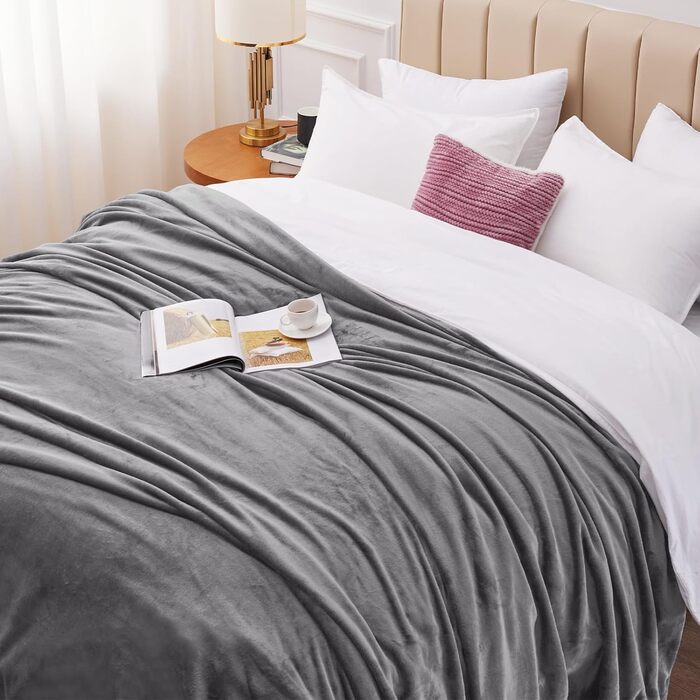 Плед WAVVE: теплий та м'який плед з флісу 150x200 см, сірий колір. Ідеально для дивану та відпочинку.