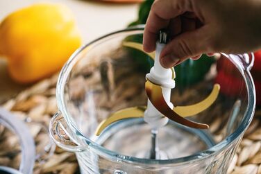 Електричний подрібнювач Family Care для кухні: 3 титанові леза, 300W, скляна чаша 600 мл, подрібнювач м'яса, цибулі, овочів, горіхів, льоду. Багатофункціональний.