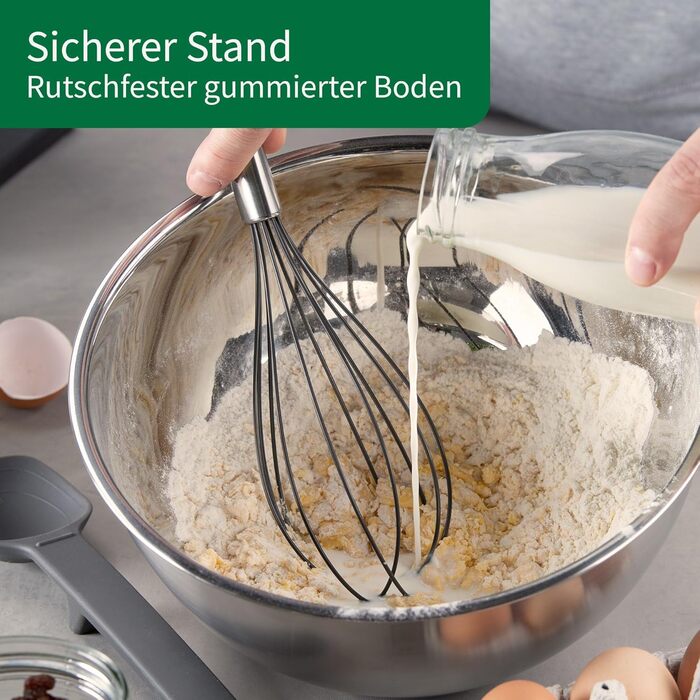 Нержавіюча чаша Chefkoch від FACKELMANN Bonn з антиковзним силіконовим дном – ідеальна для салатів, тіста та іншого. Об'єм 1,25 л (чаша 2,5 л), діаметр 17,7 см, придатна для миття в посудомийній машині.