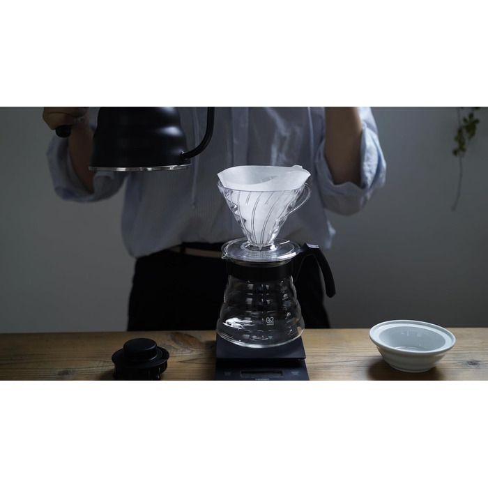 Кавовий набір Hario V60: пластиковий дрипер, скляний сервер, мірна ложка, фільтри, боросилікат, чорний, розмір 2