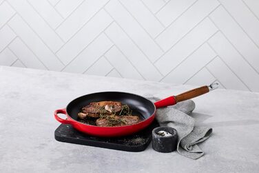 Сковорода Le Creuset Signature чавунна з дерев'яним ручками 28 см, колір вишня