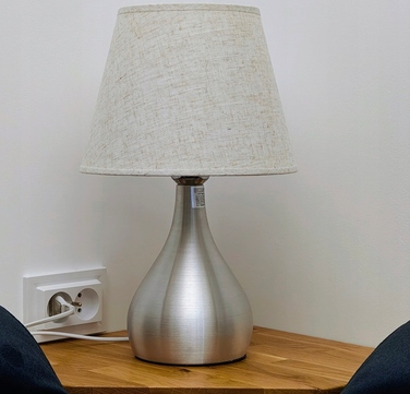 Сенсорна настільна нічна лампа з LED-абжуром, срібляста