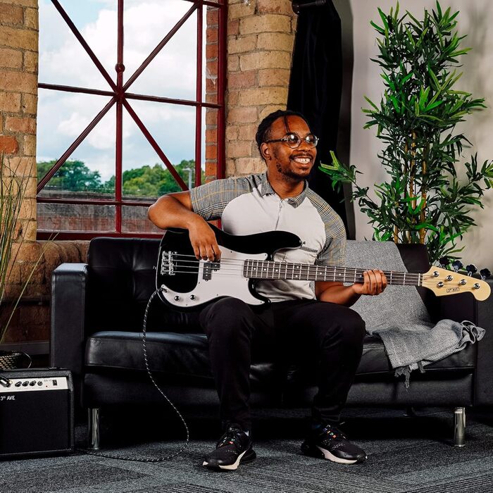 Бас-гітара 3rd Avenue 4/4 E-Bass Set для початківців, з підсилювачем 15W, чохлом, кабелем, ременем, підставкою та запасними струнами – синьо-чорний колір