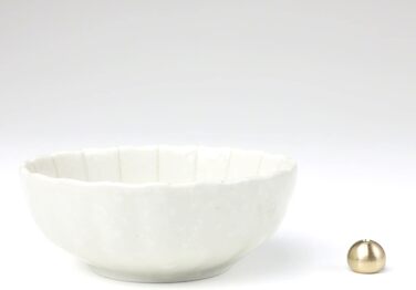 Asayu Japan Incense Holder - White Lotus - For 10cm Incense Sticks, Made in Japan, Traditional Ceramic Ash Catcher, Includes Detachable Brass Stand - For Yoga, Meditation, and Relaxation
