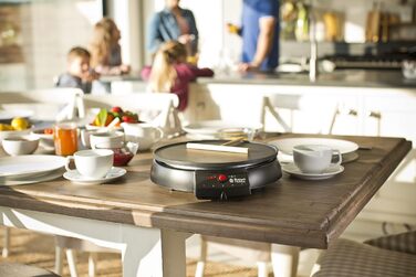Електрична млинниця Russell Hobbs Fiesta 30 см, антипригарна, з лопаткою і розподільником тіста, 1000 Вт, для млинців, панкейків, буріто, галет, тако