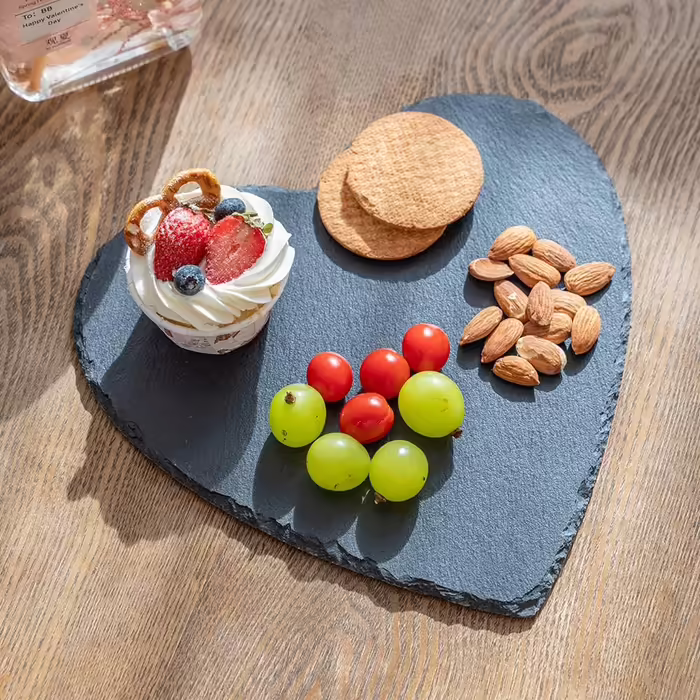 Slate Plates 20cm, Set of 2, Slate Serving Plates, Heart-Shaped Slate Serving Plate with Chalk Marker, Slate Hearts for Serving & Labeling