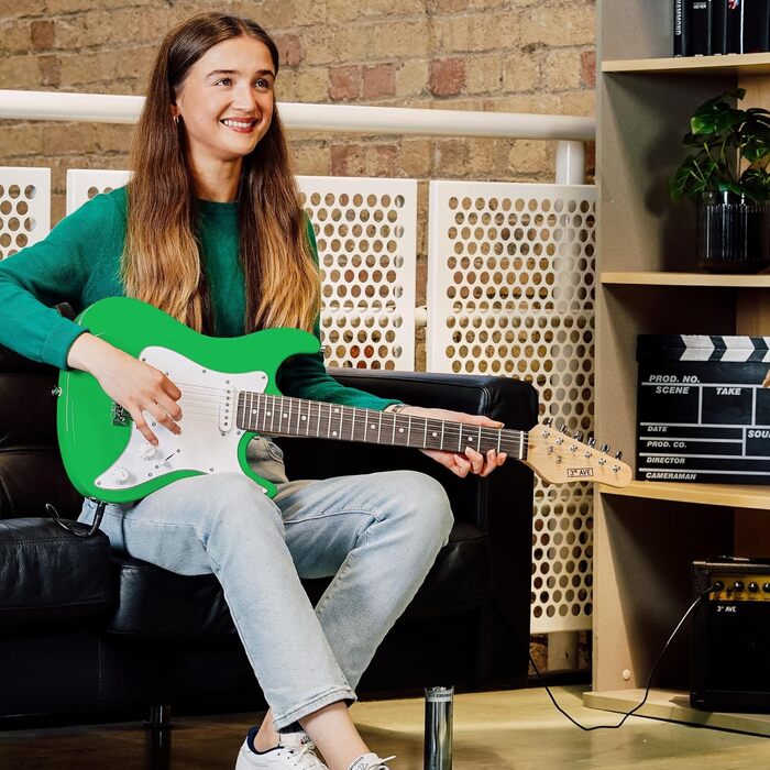 Електрогітара 3/4 розміру 3rd Avenue XF Ultimate Kit з підсилювачем 10W, тюнером, кабелем, стійкою, чохлом, ремінком, запасними струнами, медіаторами, каподастром – набір для початківців (зелений)