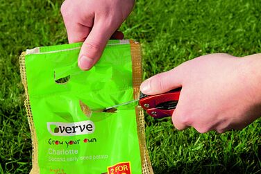 Набір свердлильних коронок Black+Decker Zange BDHT0-28110 для свердління бетону та цегли