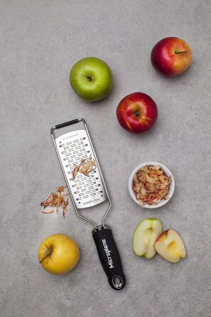 Терка кухонна Microplane Gourmet з нержавіючої сталі, чорна, для сиру, яблук, моркви, цукіні та шоколаду