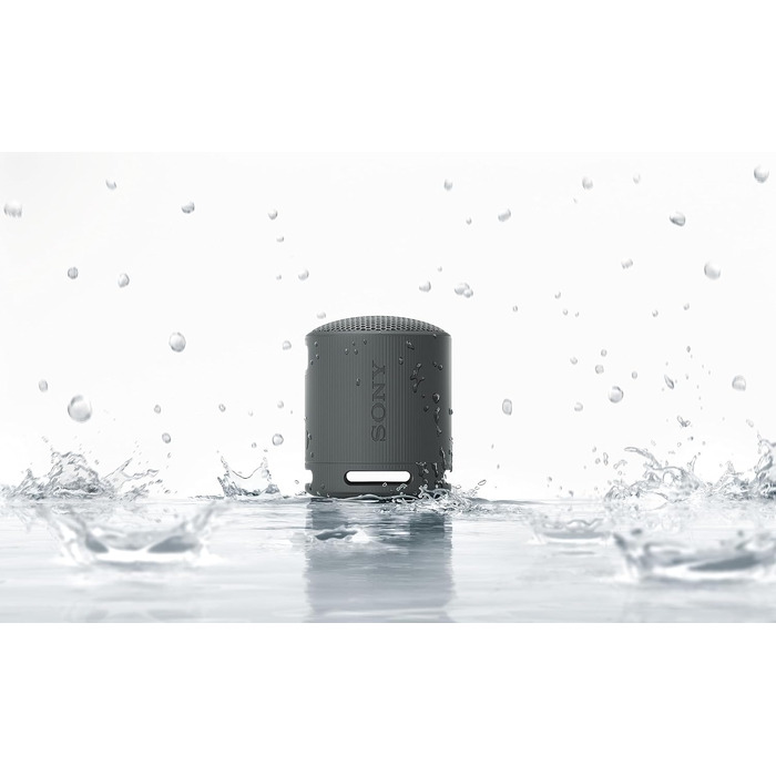 Портативна Bluetooth колонка Sony SRS-XB100 чорного кольору: волого- та пилозахист IP67, до 16 год роботи, ремінець для перенесення
