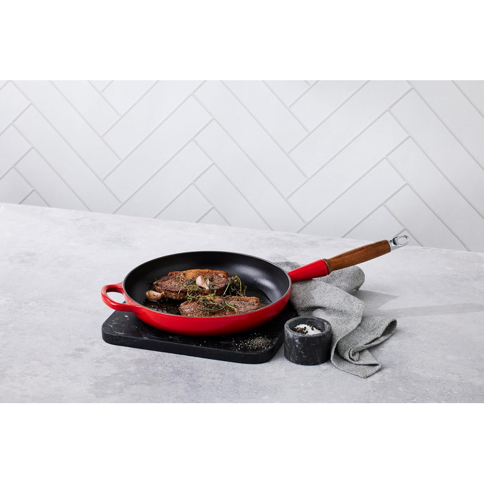 Сковорода Le Creuset Signature чавунна з дерев'яним ручками 28 см, колір вишня