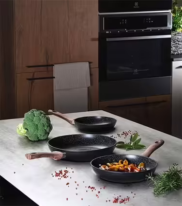 Tognana 3-Piece Pan Set, 20-24-28 cm, made of aluminum, also suitable for induction, black.