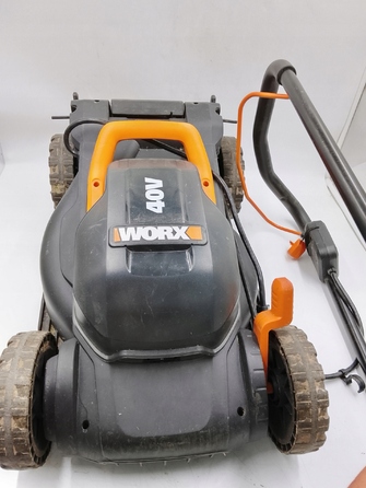 Акумуляторна газонокосарка WORX WG779E.1 40V, чорно-помаранчева