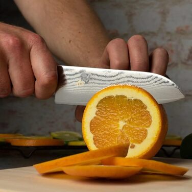 Японський кухонний ніж KAI Shun Classic Santoku 14 см, дамаск, 32 шари, VG-MAX, 61 HRC, пакка, Японія