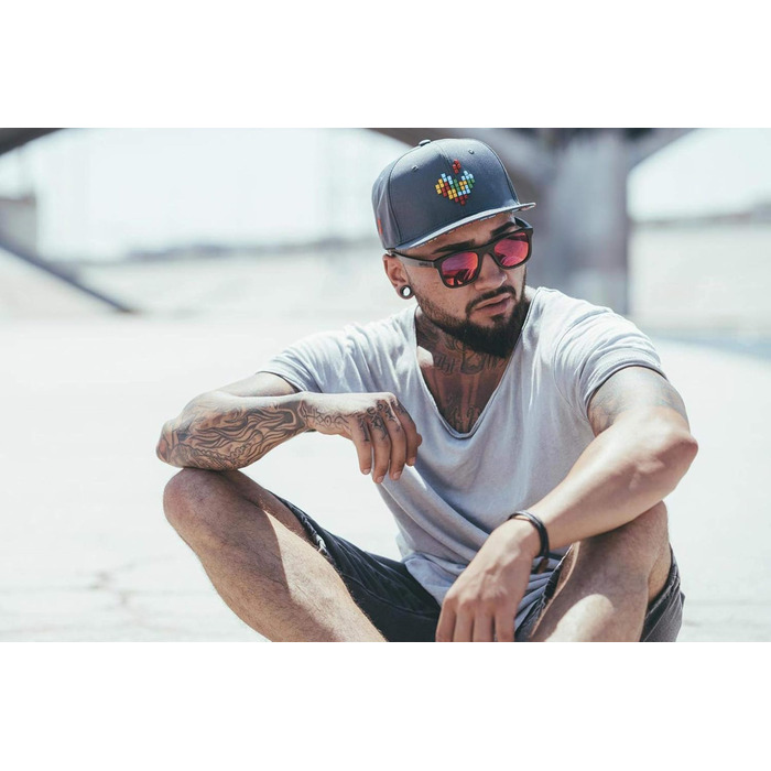 Кепка Nebelkind Snapback з піксельним дизайном, універсальний розмір, регульована, unisex, якісна бейсболка в стилі streetwear, ретро, сіра, багатокольорова