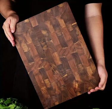 Premium Cutting Board made of Solid Acacia Wood - Antibacterial Wood & Dishwasher Safe - Ideal Kitchen Board for Hobby and Professional Chefs - 32.5 x 22.5 x 1.5 cm