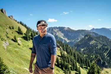 Кепка бейсболка Jumping Bird • Унісекс • Знімний козирок • Легка, регульована, чорно-сіра