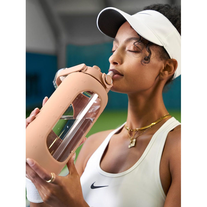 Glass Bottle 2 Liter - Drinking Bottle 2L Glass with Straw - Large Water Bottle with Silicone Sleeve - Leak-proof - Dishwasher-safe - BPA-free (Brown)
