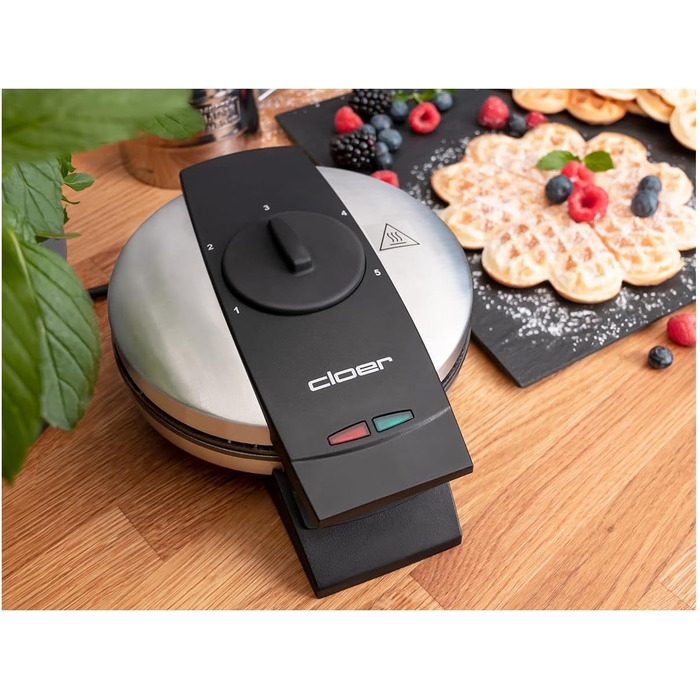 Вафельниця Cloer 1639SR: вафлі у формі серця, діаметр 15,5 см, антипригарне покриття, 930 Вт, індикатор, сталева рама
