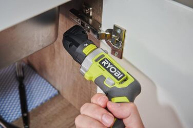 Акумуляторний шуруповерт RYOBI 4V RSD4-120TA2 з акумулятором 2.0Ah, USB-C зарядним кабелем та набором насадок