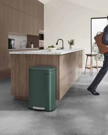 Відро для сміття SONGMICS 50 л, з педальним механізмом, сталеве, з м'яким закриттям, для кухні (Vintage Green)