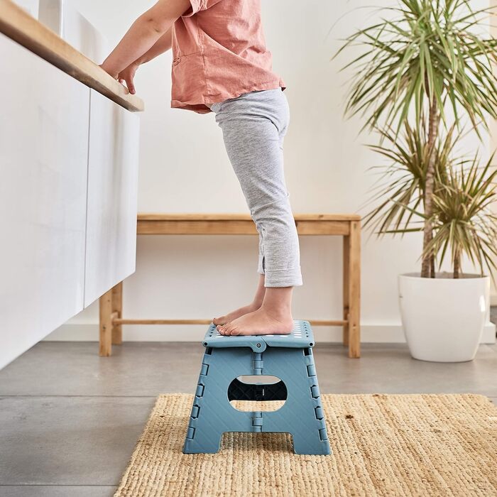 Складний стілець Zeller 13037 Premium, пластиковий, розкладний, з сертифікацією TÜV, вантажопідйомність 150 кг, колір айсбліу