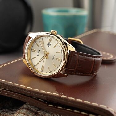 Чоловічий годинник Casio Collection на кварцовому механізмі, аналоговий дисплей