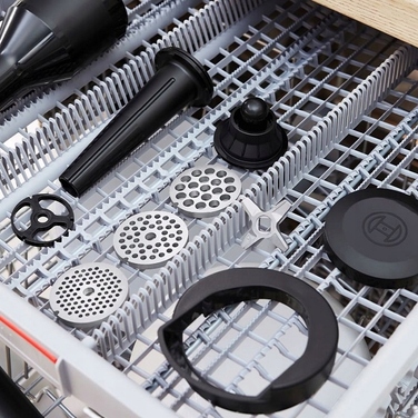 М'ясорубка Bosch MFWS440B: 3 диски, 4 тертки та насадка-наштовхувач